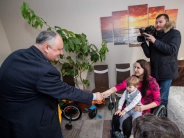 Igor Dodon a vizitat familia Barbuța din Ialoveni