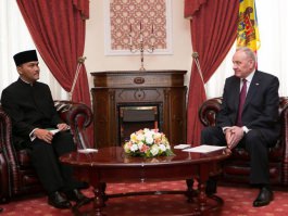 Moldovan president receives accreditation letters of five envoys