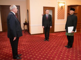 Moldovan president receives accreditation letters of five envoys