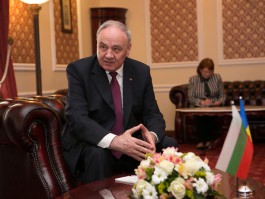 Moldovan president receives accreditation letters of five envoys