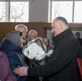 Президент побеседовал с жителями село Красноармейское Хынчештского района