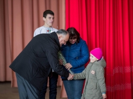 Президент побеседовал с жителями село Красноармейское Хынчештского района