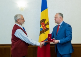 Igor Dodon a înmînat „Ordinul de Onoare” domnului Gabriel Gurman, medic cu renume, originar din Moldova