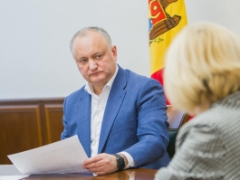 Igor Dodon a prezidat o ședință cu privire la construcția sediului pentru Teatrul „De pe strada Trandafirilor”