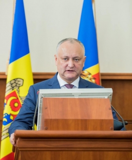 Igor Dodon a prezentat efectivelor a două ministere pe noii miniștri