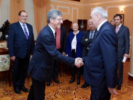 President meets group of friendship with Moldova at French National Assembly