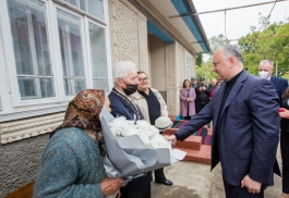 Igor Dodon a înmînat Ordinul Republicii unui antrenor emerit la box și unui veteran al Marelui Război pentru Apărarea Patriei