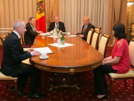  Moldovan president signs decrees appointing four magistrates