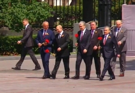 Igor Dodon laid flowers at Tomb of Unknown Soldier in Alexander Garden, Moscow