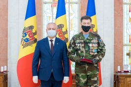 Președințele țării a înmânat înalte distincții de stat unui grup de cetățeni din domeniul militar