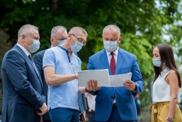 Igor Dodon s-a familiarizat cu activitatea întreprinderii „Metal Supply Masters” SRL și a gospodăriei țărănești „Moara Domnească” din satul Măgdăcești