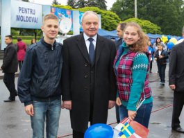 President Nicolae Timofti attends events dedicated to Europe Day