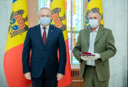 Igor Dodon a înmânat înalte distincții de stat unui grup de cetățeni