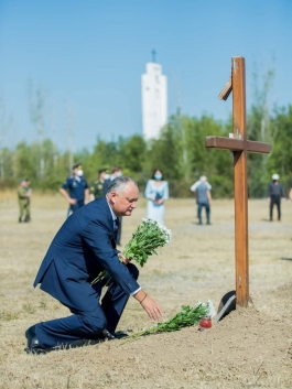 Президент Республики Молдова принял участие в памятной церемонии на Мемориальном комплексе «Шерпенский плацдарм»