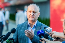 Igor Dodon a participat la deschiderea festivă a Arenei de fotbal pe plajă din Chişinău