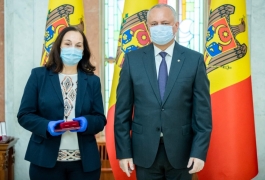 Igor Dodon a înmânat înalte distincții de stat mai multor angajați ai sistemului de sănătate