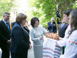 Первая леди Польши Анна Коморовска осуществляет трехдневный визит в Республику Молдова