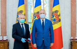 Igor Dodon a înmânat distincții de stat unor cetățeni ai țării