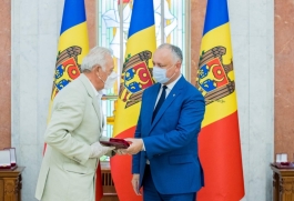 Igor Dodon a înmânat distincții de stat unor cetățeni ai țării