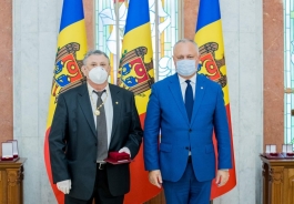 Igor Dodon a înmânat distincții de stat unor cetățeni ai țării