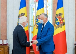 Igor Dodon a înmânat distincții de stat unor cetățeni ai țării