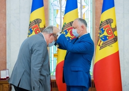 Igor Dodon a înmânat distincții de stat unor cetățeni ai țării