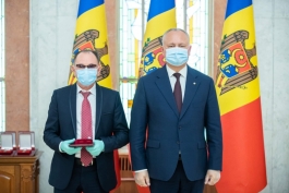 Igor Dodon a înmânat înalte distincții de stat unor cetățeni ai Republicii Moldova