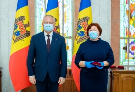 Igor Dodon a înmânat înalte distincții de stat unor cetățeni ai Republicii Moldova