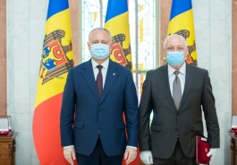 Igor Dodon a înmânat înalte distincții de stat unor cetățeni ai Republicii Moldova