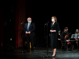 Președintele Maia Sandu a participat la spectacolul ce deschide suita de evenimente dedicate centenarului Teatrului Național „Mihai Eminescu”