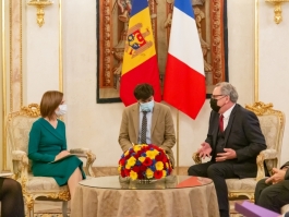 Președintele Maia Sandu s-a întâlnit, în prima zi a vizitei la Paris, cu Richard Ferrand, Președintele Adunării Naționale a Republicii Franceze 