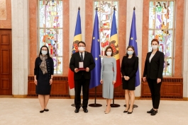 Președintele Maia Sandu i-a conferit „Ordinul de Onoare” Ambasadorului UE în Republica Moldova, Peter Michalko