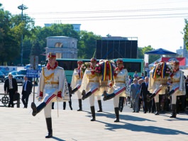 Președintele Nicolae Timofti a depus flori la monumentul domnitorului Ștefan cel Mare și Sfânt