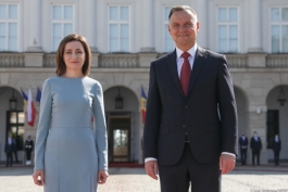 Președintele Republicii Moldova, Maia Sandu, a fost întâmpinată cu onoruri militare de către Președintele Republicii Polone, Andrzej Duda