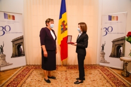 Președinta Maia Sandu a avut întrevederi cu conducerea Guvernului şi Parlamentului României