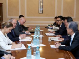 President Nicolae Timofti meets Japanese official