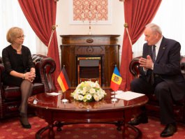 Moldovan president receives accreditation letters from German, Lithuanian envoys