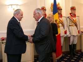 Președintele Republicii Moldova, Nicolae Timofti, a înmânat distincţii de stat unui grup de cetățeni