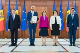 Mesajul Președintei Maia Sandu la ceremonia de transmitere a chestionarului completat de aderare la Uniunea Europeană a Republicii Moldova