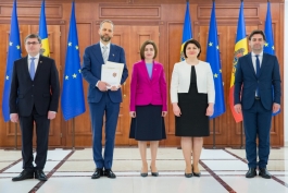 Выступление Президента Майи Санду на церемонии передачи заполненной анкеты для вступления Республики Молдова в Европейский союз 