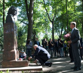 Президент Николае Тимофти участвовал в мероприятиях, посвященных национальному празднику «Limba noastră cea Română»