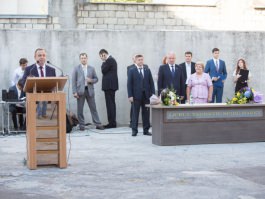 Președintele Nicolae Timofti a participat la ceremonia de deschidere a noului an școlar la Liceul „Spiru Haret” din capitală