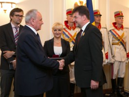 Moldovan president decorates more EU foreign ministers