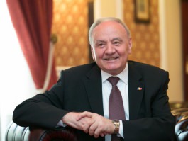 Președintele Republicii Moldova, Nicolae Timofti, i-a înmânat „Ordinul de Onoare” ambasadorului SUA, William Henry Moser