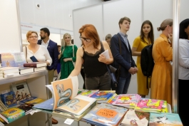 Președinta Maia Sandu a participat la Salonul Internațional de Carte Bookfest Chișinău 2022, de Ziua Limbii Române