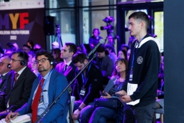 Президент Майя Санду побеседовала с молодыми участниками Moldova Youth Forum 2022