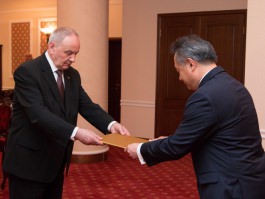 Moldovan president receives accreditation letters from four ambassadors