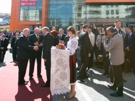 Moldovan, Belarusian presidents attend inauguration of shopping centre in Chisinau