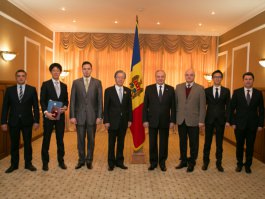 Președintele Republicii Moldova, Nicolae Timofti, i-a înmânat „Ordinul de Onoare” ambasadorului Japoniei, Toichi Sakata