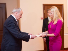 Moldova president receives accreditation letters from Slovenian, Vietnamese ambassadors